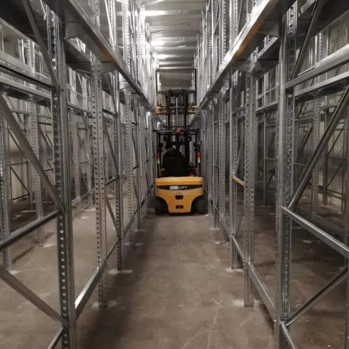 Yüksek Depolama Kapasiteli Drive-In Raf Sistemleri Karsan